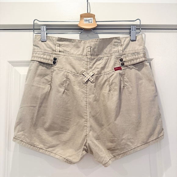 ONLY High Waist Pale Khaki Darted Shorts with Colorful Pattern Lining, Size 28 - Picture 2 of 11